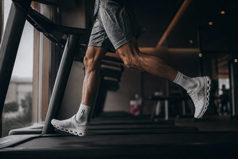 ランニングする男性の画像
